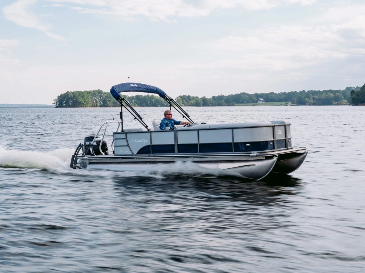 a small boat in a body of water